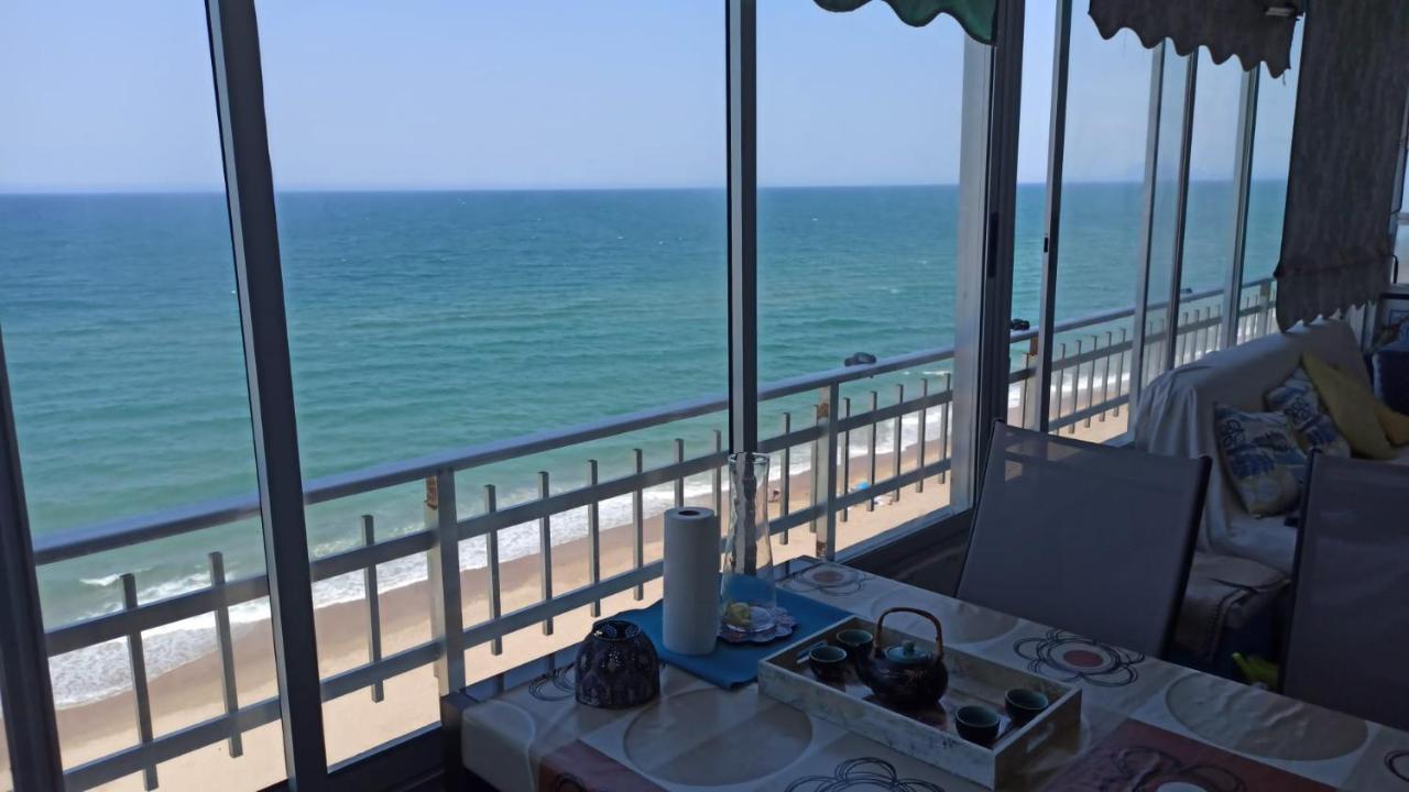 Blue Double Private Room At Front Beach - Habitacion Doble En La Playa Valencia Exterior photo
