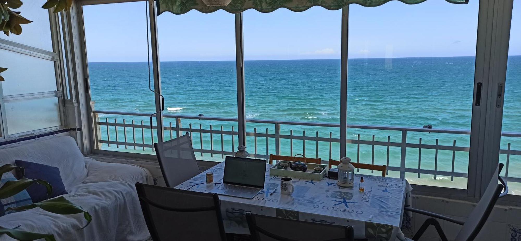 Blue Double Private Room At Front Beach - Habitacion Doble En La Playa Valencia Exterior photo